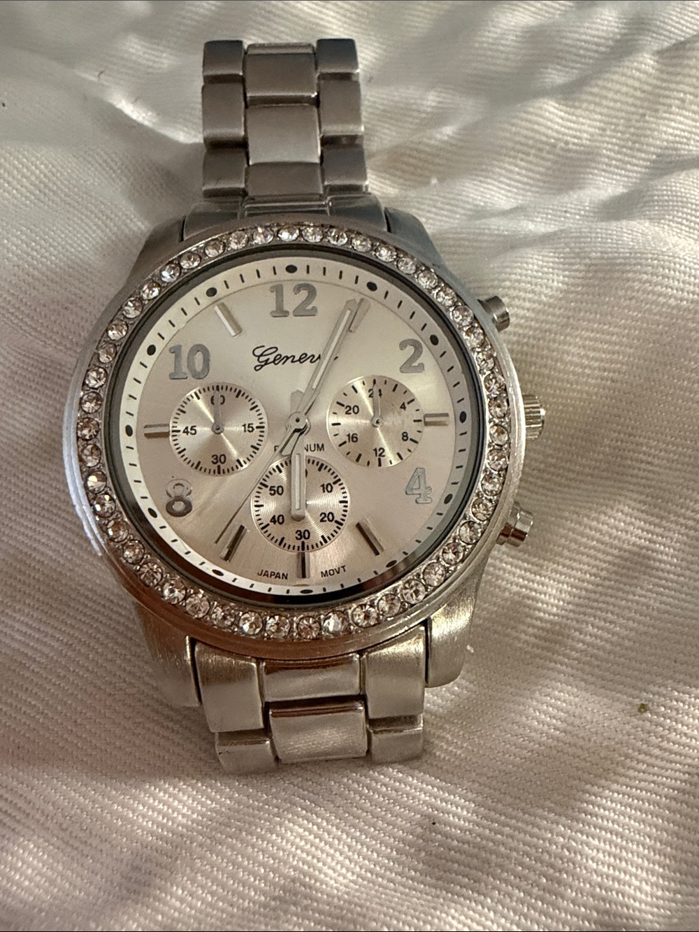 Geneva Silver Crystal Bezel Women's Bracelet Watch needs battery